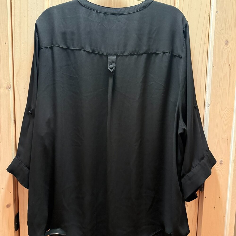 Torrid Harper Pullover Blouse, 3/4 sleeves Size 4 (4X, 26), Black - Picture 2 of 7